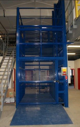 Cargo Lift -Industrial Load Ride. METRO LIFT, Capacity 1 Ton.lift height: 4.5 m